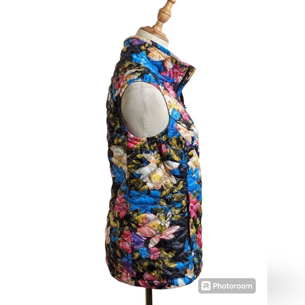 The North Face Black Floral Lightweight Vest - Picture 3 of 8